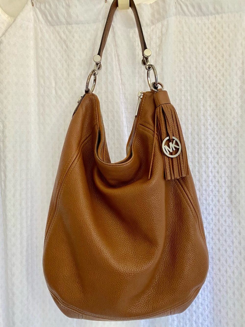 Michael Kors Caramel Pebbled Leather Large Hobo Bag With Tassel - Picture 4 of 14